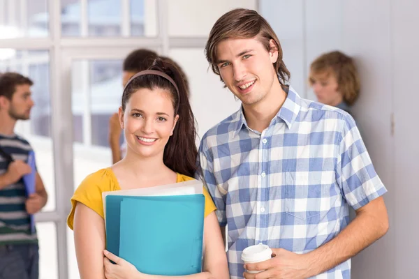 Porträt glücklicher Studenten — Stockfoto