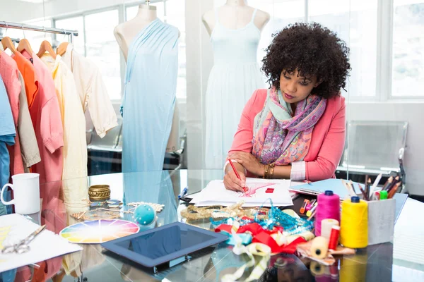 Diseñadora de moda femenina boceto —  Fotos de Stock