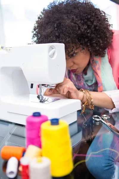 Fashion designer using sewing machine — Stock Photo, Image