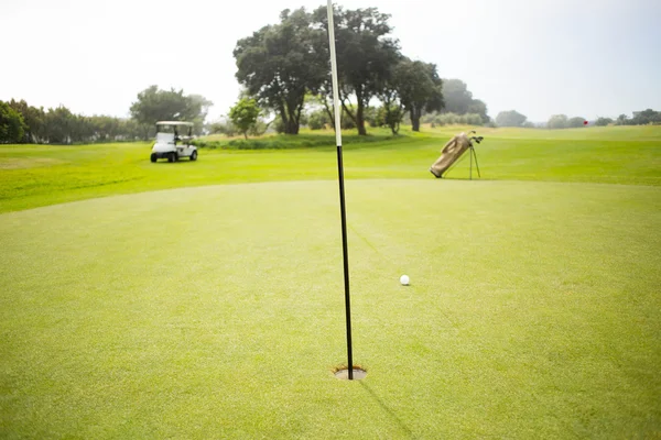 Lapangan golf di hari yang cerah — Stok Foto