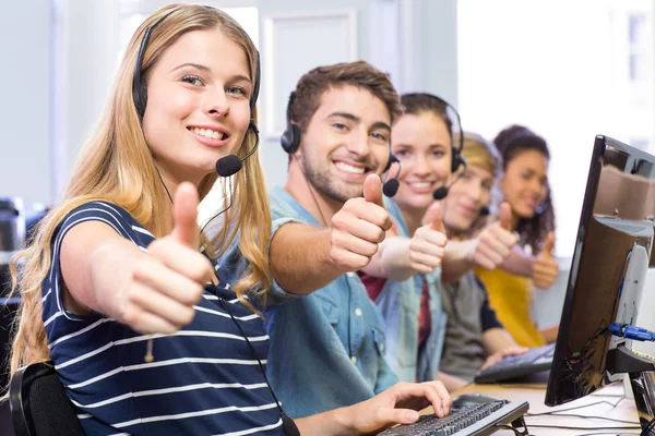 Students gesturing thumbs up in computer class — Stock Photo, Image