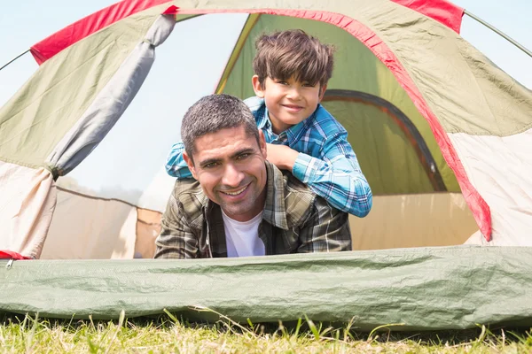 Father and son in their tent — Stock Photo, Image