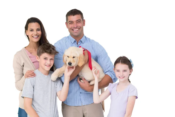Pai feliz e filhos com cão — Fotografia de Stock