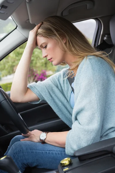 Worried woman sitting in drivers seat — Stock Photo, Image