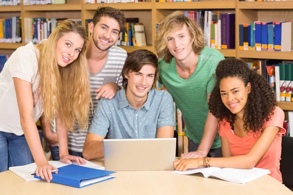 College students using laptop in library — Stock Photo, Image