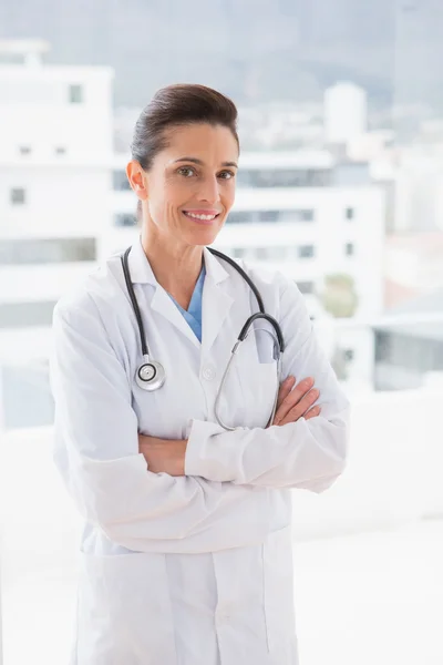 Doctor with stethoscope and arms crossed — Stock Photo, Image