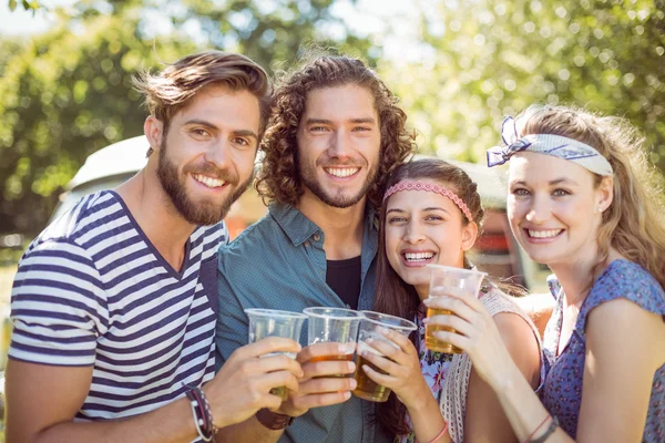 Hipster friends having a beer together — Stock Photo, Image