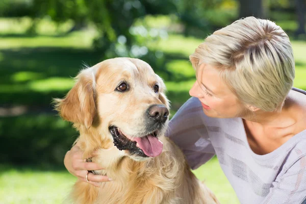 Blonde with her dog in the park — Stock Photo, Image