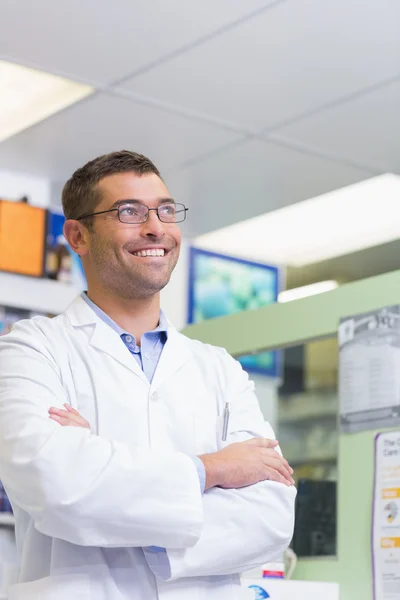 Bonito farmacêutico sorrindo olhando para cima — Fotografia de Stock