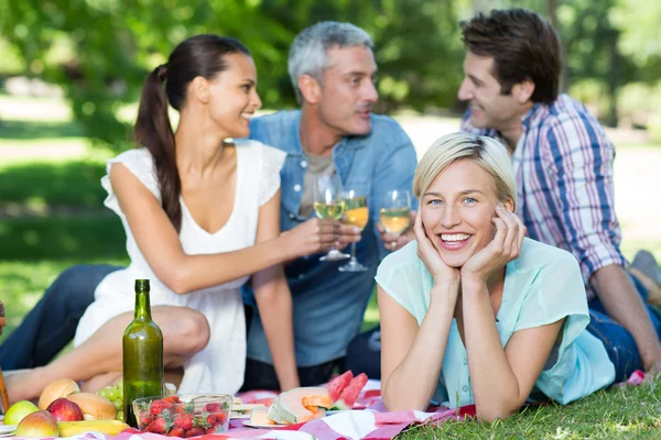 Happy couples at the park — Stock Photo, Image