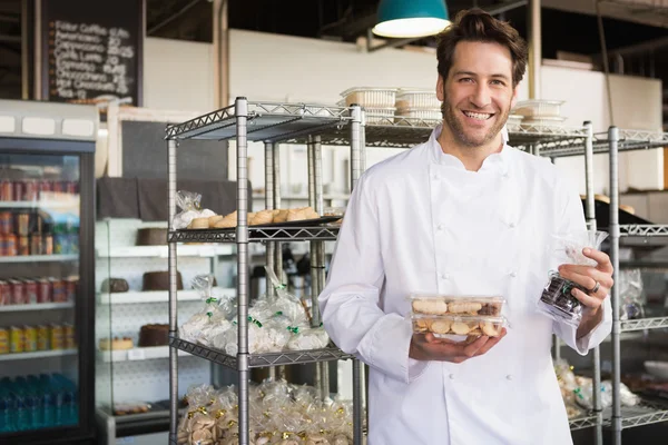 Baker håller kaffehus och mat — Stockfoto
