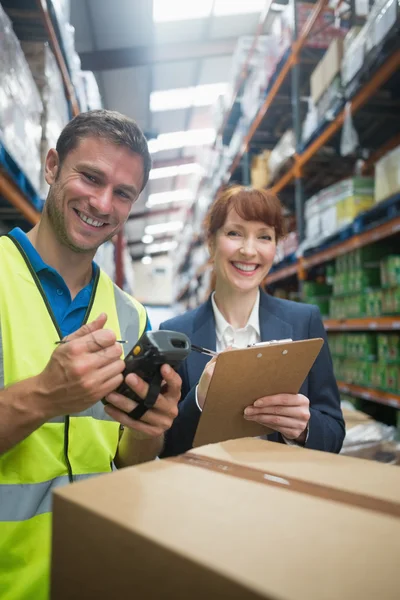 Worker and manager scanning package in warehouse — Stock Photo, Image