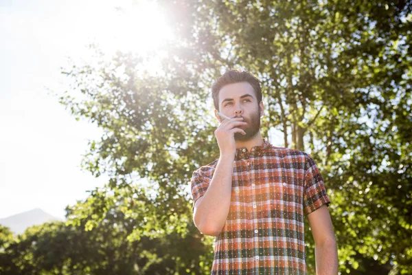 Hipster smoking an electronic cigarette — Stock Photo, Image