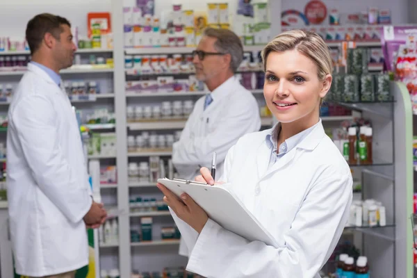 Scrittura del farmacista negli appunti — Foto Stock