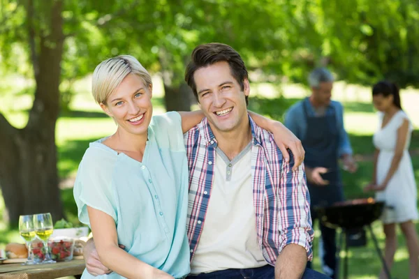 Gelukkige paar glimlachen — Stockfoto