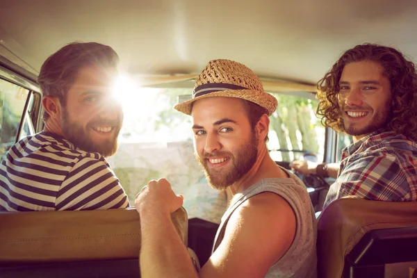Hipster amigos en viaje por carretera — Foto de Stock