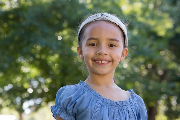 Happy little girl smiling — Stock Photo, Image