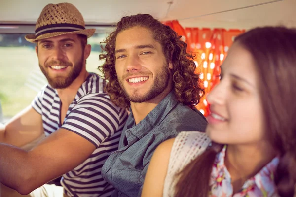 Hipster amigos en viaje por carretera — Foto de Stock