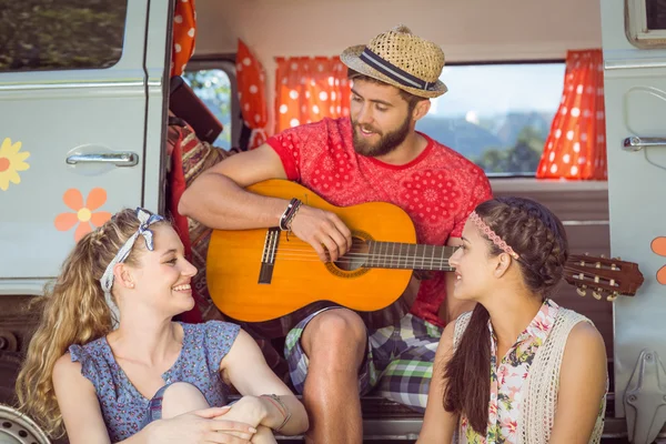 Hipster friends by their camper van — Stock Photo, Image