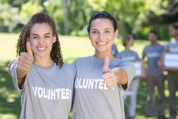 Happy volunteers in the park — Stock Photo, Image