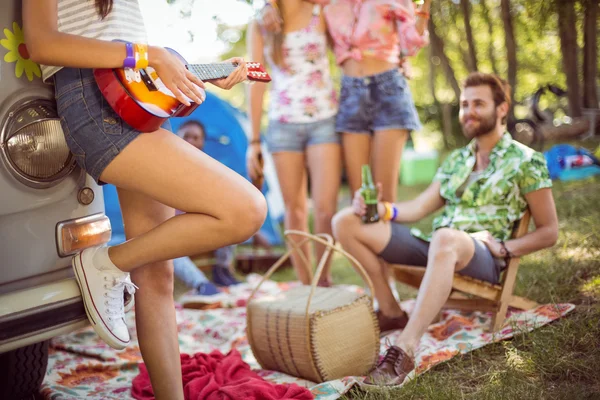 Hipsters having fun in their campsite — Stock Photo, Image