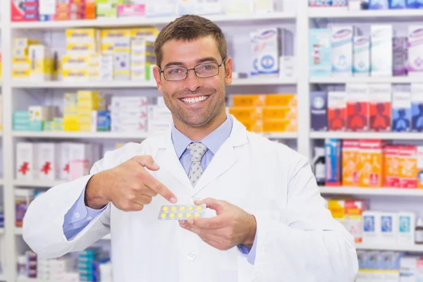 Pharmacist pointing blister packs — Stock Photo, Image