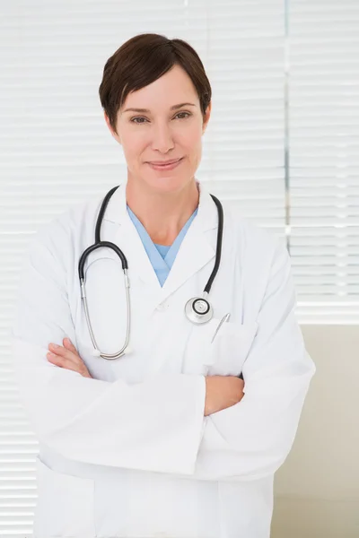 Veterinario con un estetoscopio —  Fotos de Stock