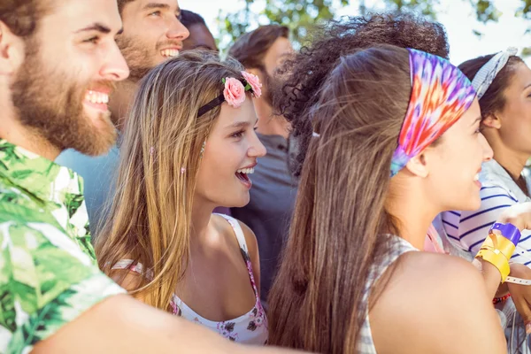 Happy hipsters listening to live music — Stock Photo, Image