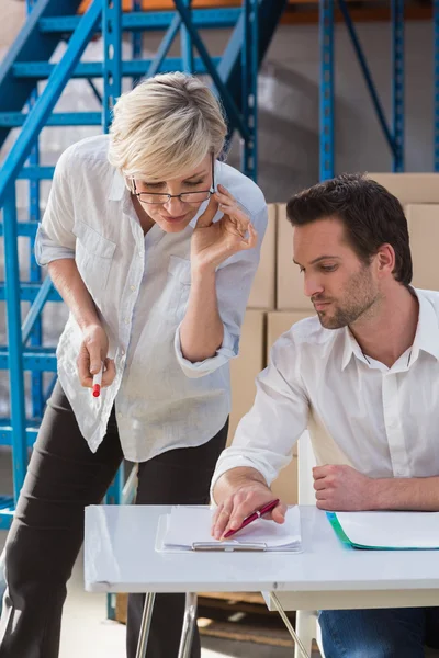 Focused warehouse team working — Stock Photo, Image