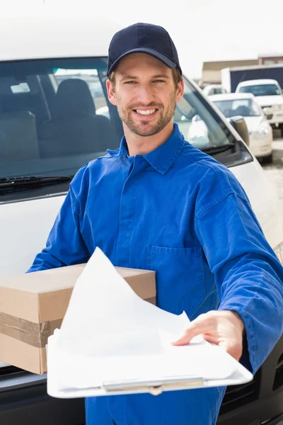Delivery man showing clipboard — Stock Photo, Image