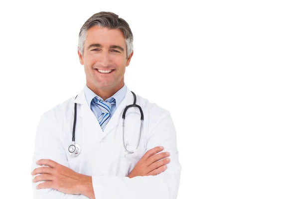 Médico feliz sorrindo para a câmera — Fotografia de Stock