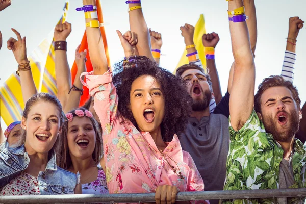 Excited young people singing along — Stock Photo, Image