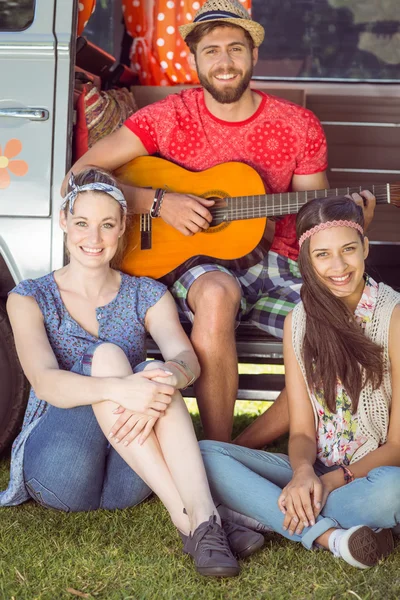 Hipster friends by their camper van — Stock Photo, Image