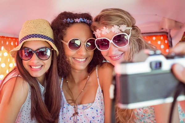 Hipster friends on road trip — Stock Photo, Image