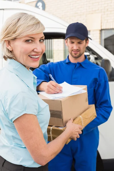 Happy delivery man with customer — Stock Photo, Image