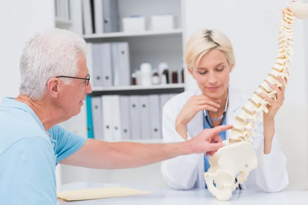 Patient showing spine problems to doctor — Stock Photo, Image