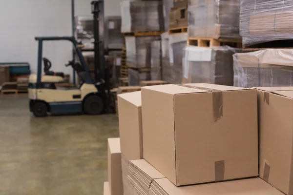 Forklift in a large warehouse — Stock Photo, Image