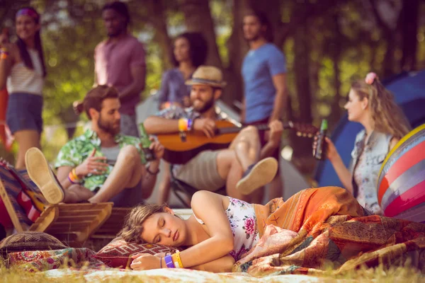 Pretty hipster relaxing on campsite — Stock Photo, Image