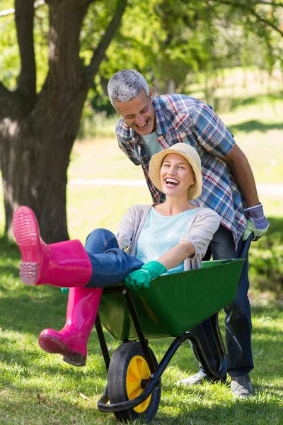 Couple playing with wheelbarrow — Stock Photo, Image