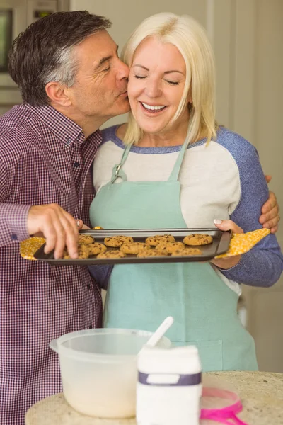 Mature blonde holding cookies — Stock Photo, Image