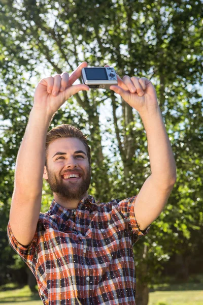 Vacker hipster med selfie — Stockfoto