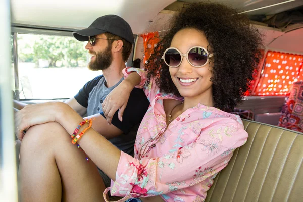 Couple hipster conduisant en camping-car — Photo