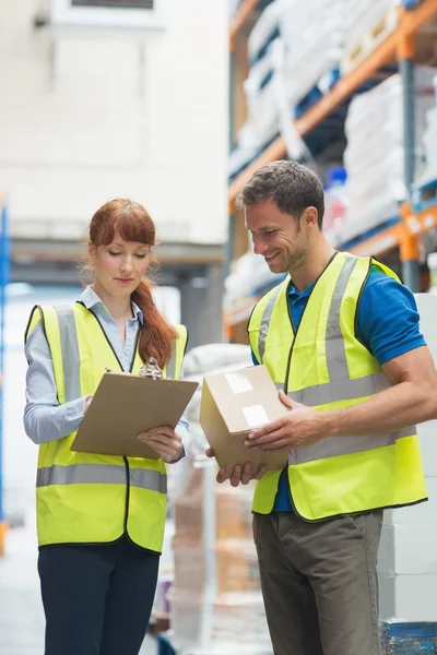 Smiling warehouse manager and delivery man — Stock Photo, Image