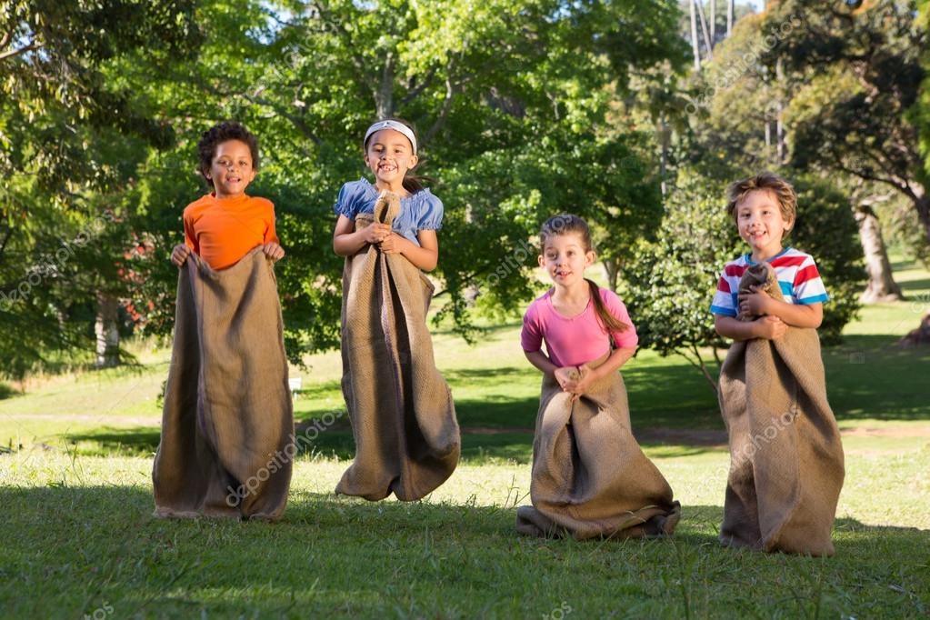 Sackhüpfen Kinder Sackhüpfen Kinder