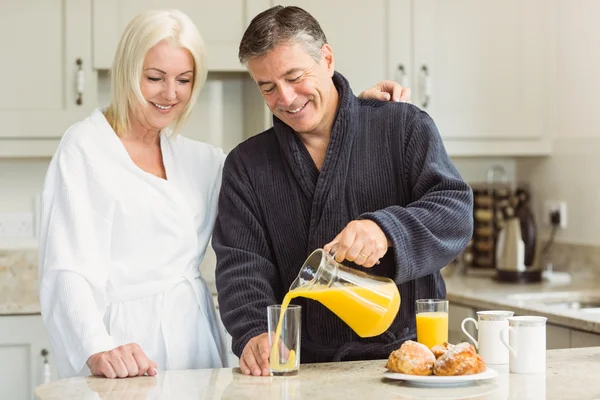 Mature couple having breakfast together — Stock Photo, Image