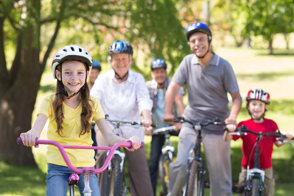 Happy family on their bike at the park — Stock Photo, Image