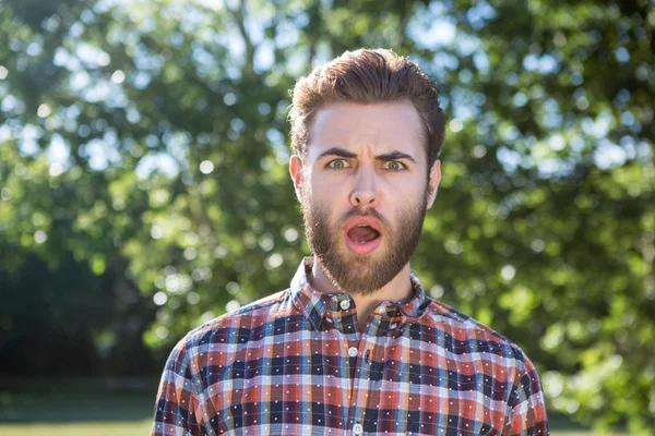 Shocked hipster looking at camera — Stock Photo, Image