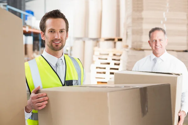 Delivery driver loading his van with boxes — Stock Photo, Image