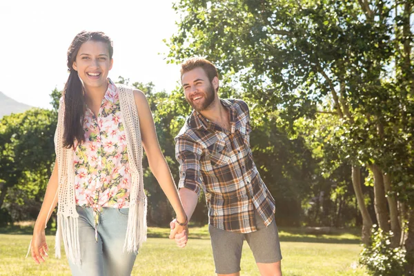 Hipster par att ha roligt tillsammans — Stockfoto