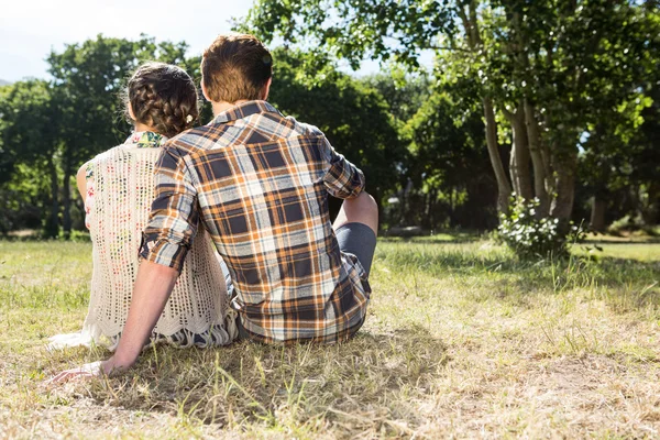 Cute couple relaxing in the park — Stock Photo, Image